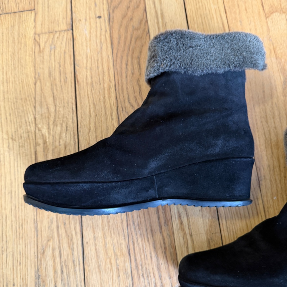 Stuart Weitzman Black Suede Wedge Boots with Fur Cuff - Picture 4 of 9